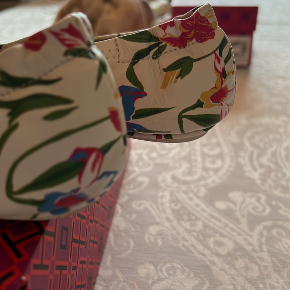 Shoes - Picture 2 of 6